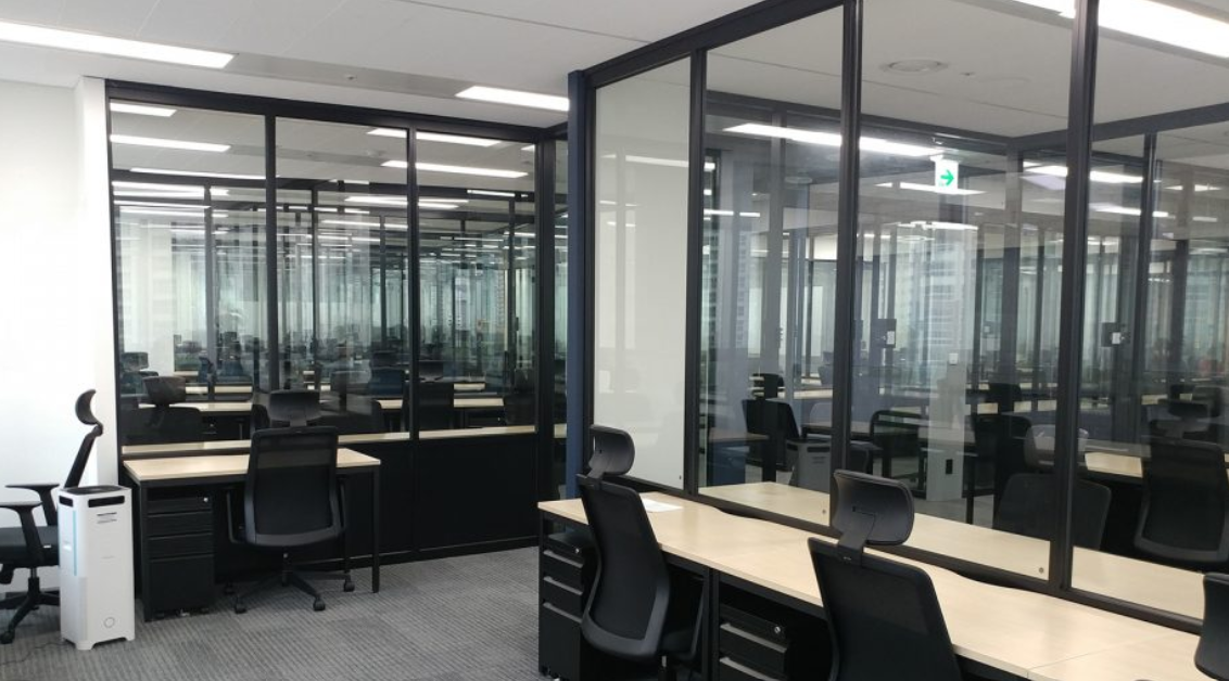 통유리 사무실