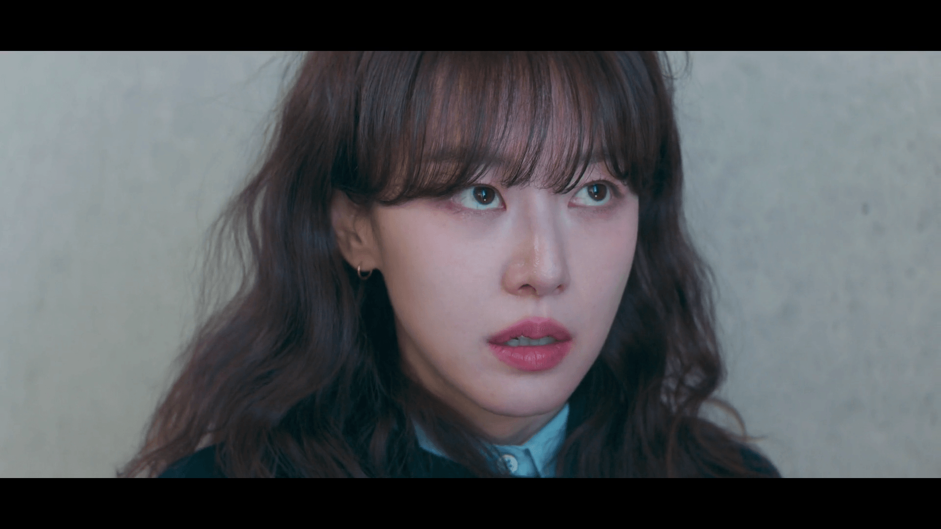 티빙 신입사원 강회장 등장인물 강방글 역의 이주명 최성그룹 인턴 사원증 착용 모습