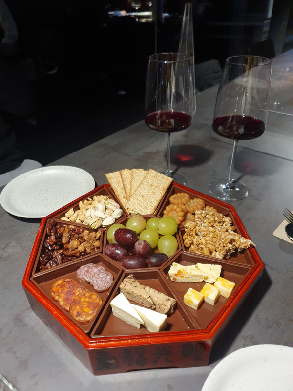 플래터와-와인잔