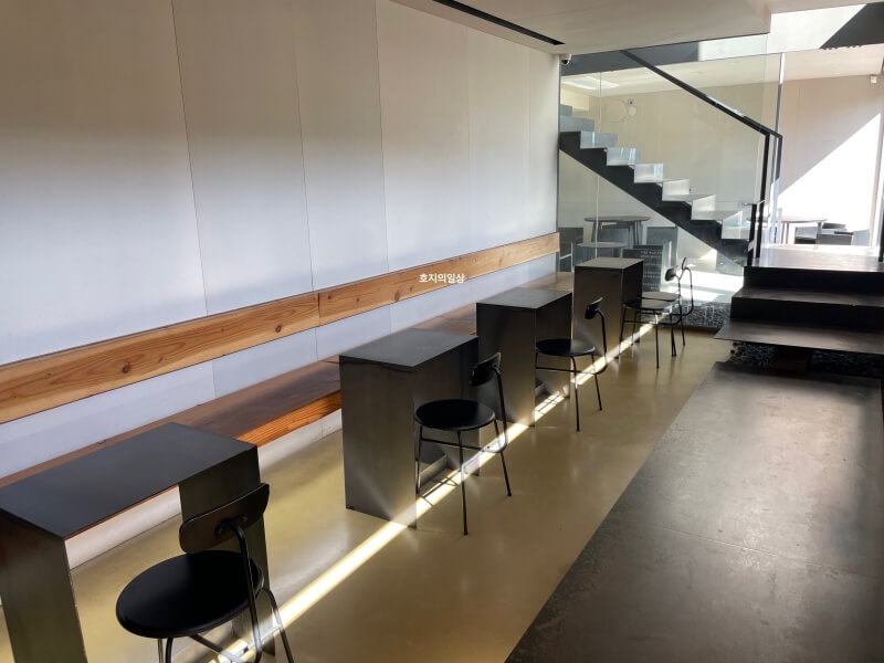 김포 카페 카페진정성 기점 핫플 - 1층 좌석