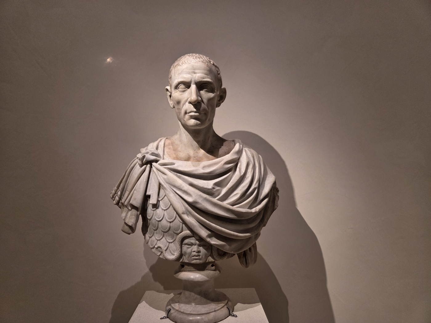 카이사르의 대리석 흉상