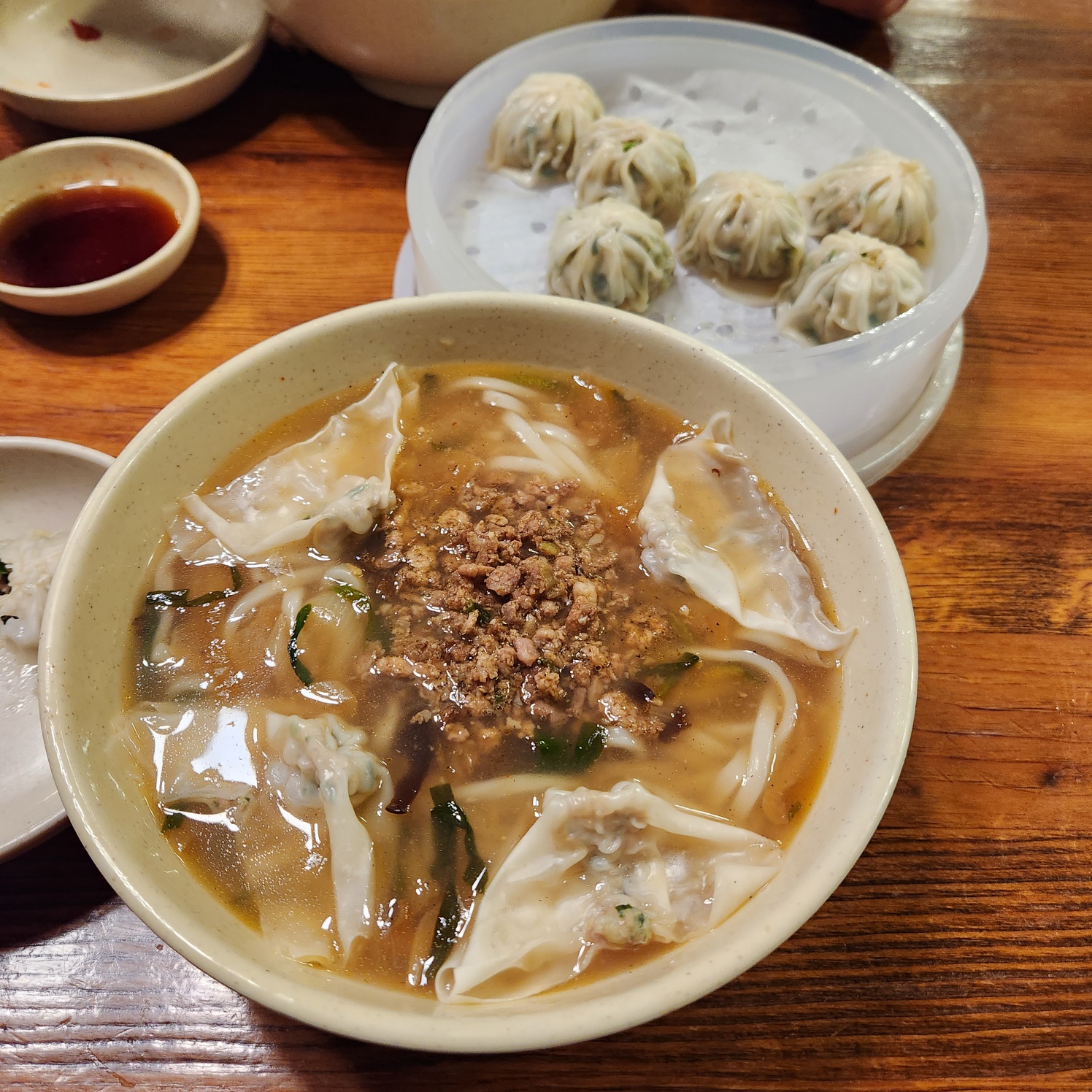 만두와 칼국수 사진