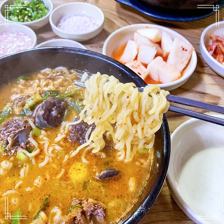 생방송오늘저녁 7천원 파닭 통닭 3천원 짜장면 7천원 탕수육 순대국밥 순대라면 세종 전통 시장 맛집 추천