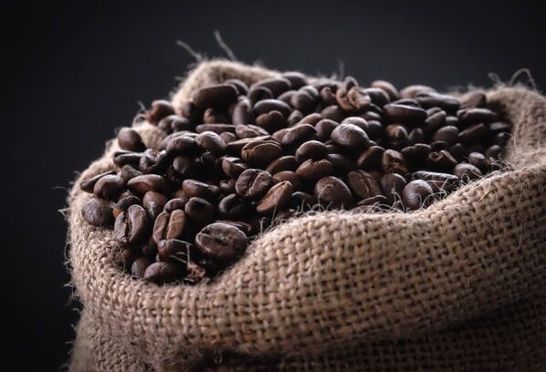 베-주머니에-가득-든-커피-알갱이