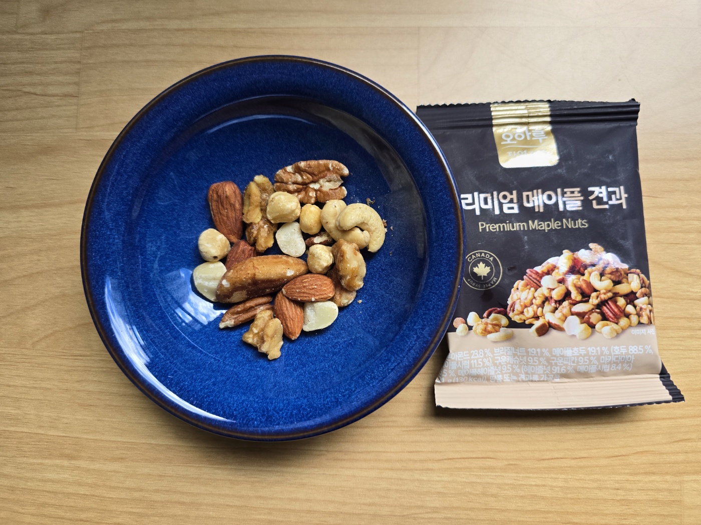 하루 한 줌의 견과류, 뇌 건강과 근육 유지에 도움을 줍니다.