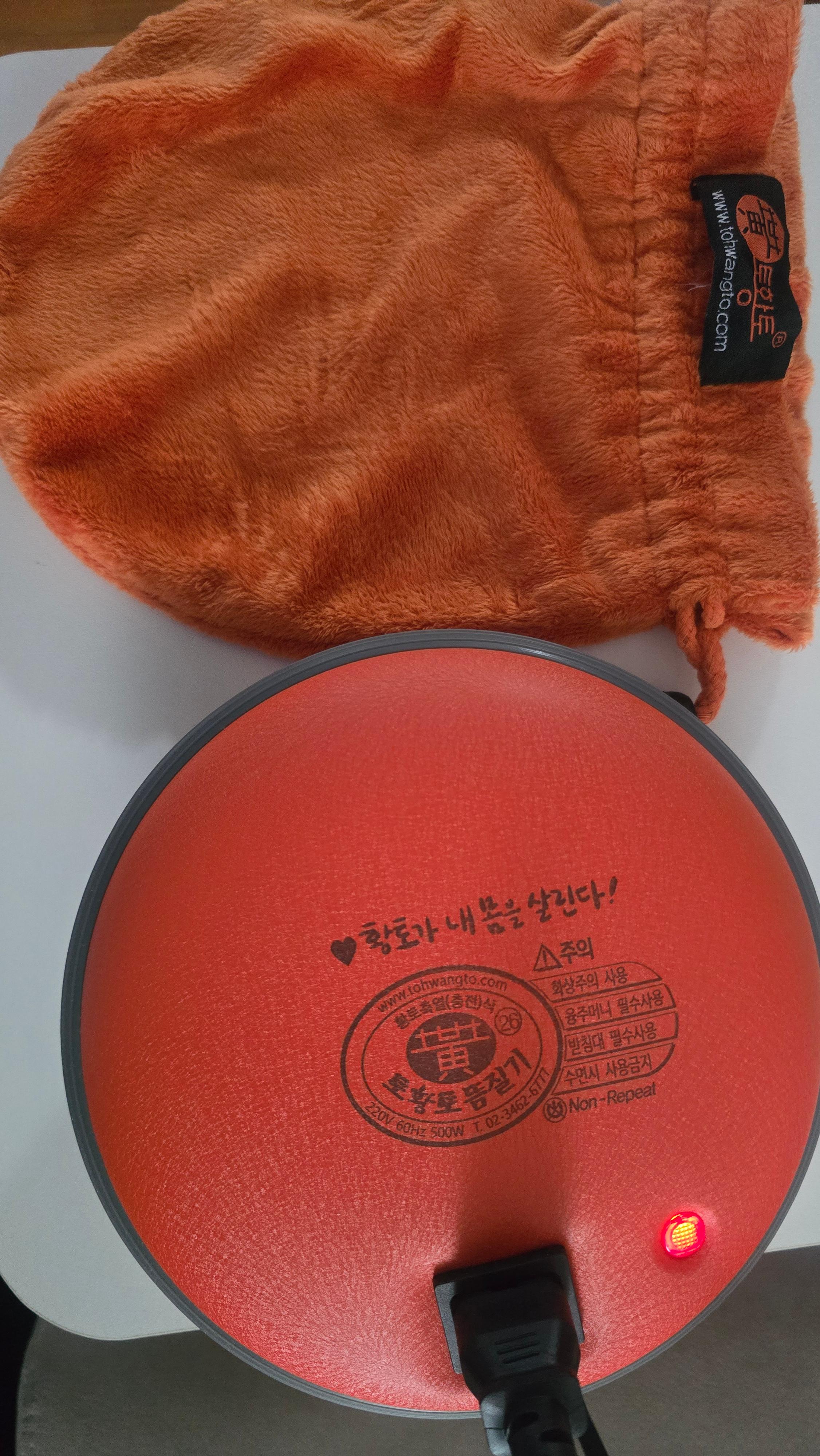 토황토 축열식 황토볼 뜸질기 본체와 충전 단자 모습