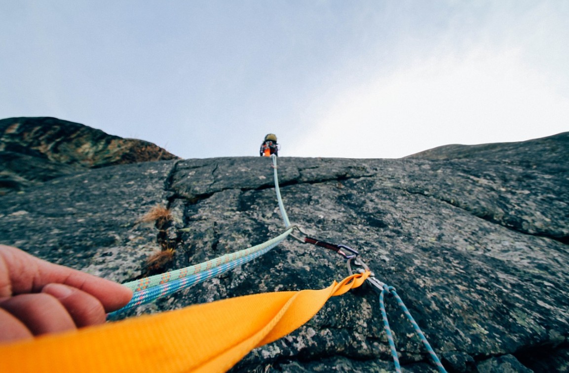 클라이밍은 집중을 요구하며 정신력 강화에도 좋은 운동이다