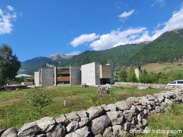 메스티아 박물관 전경