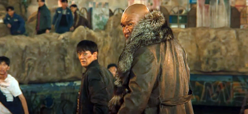 영화 황야에서 민머리 타이거 역의 박효준