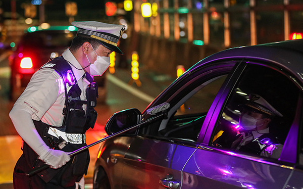 음주운전 단속중인 경찰