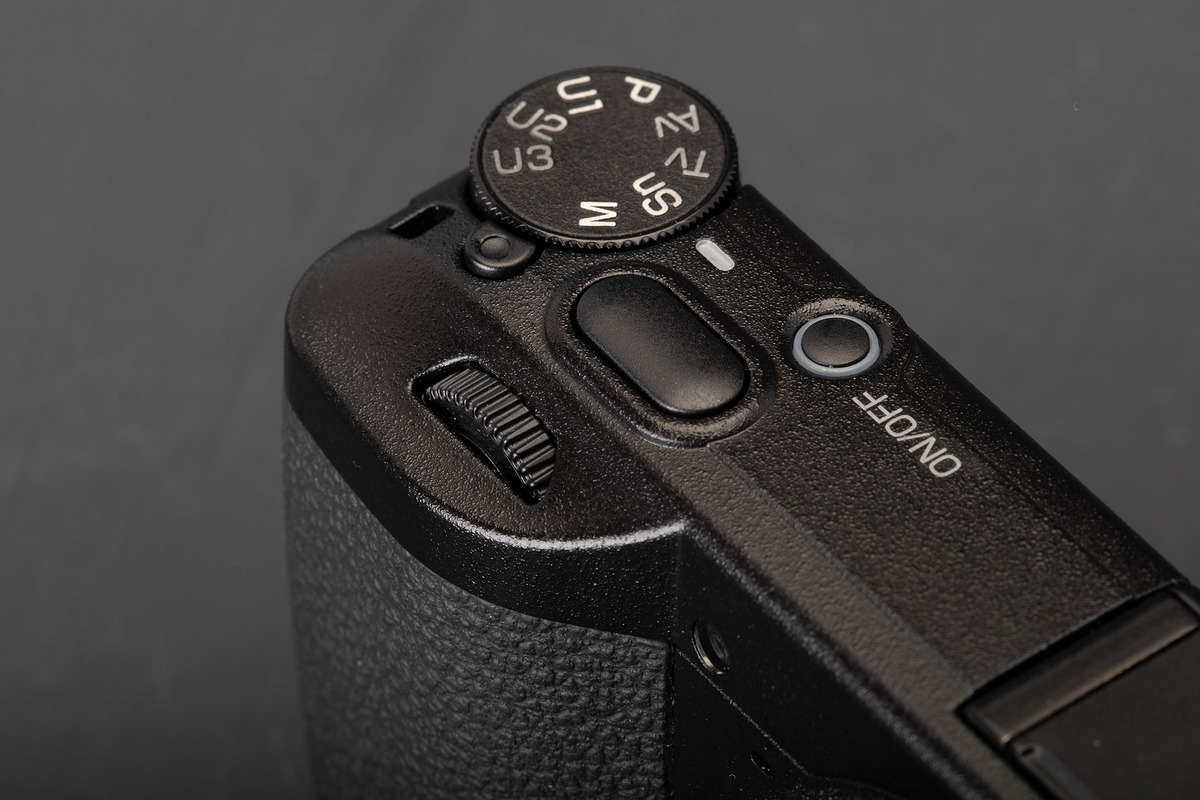 리코 GR IV 5축 6스톱 손떨림 보정과 AF 개선 핵심