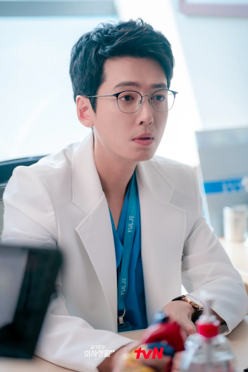 언젠가는 슬기로울 전공의생활에서 김준완 역을 맡은 정경호