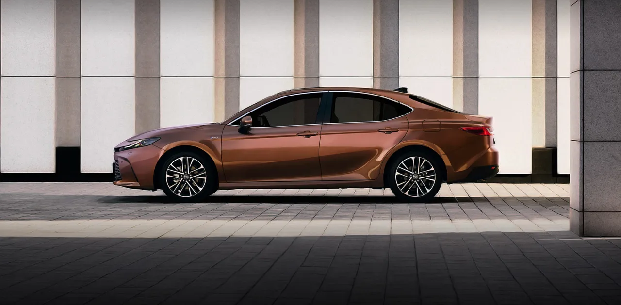 2025 토요타 캠리 하이브리드 차량 및 정보 이미지