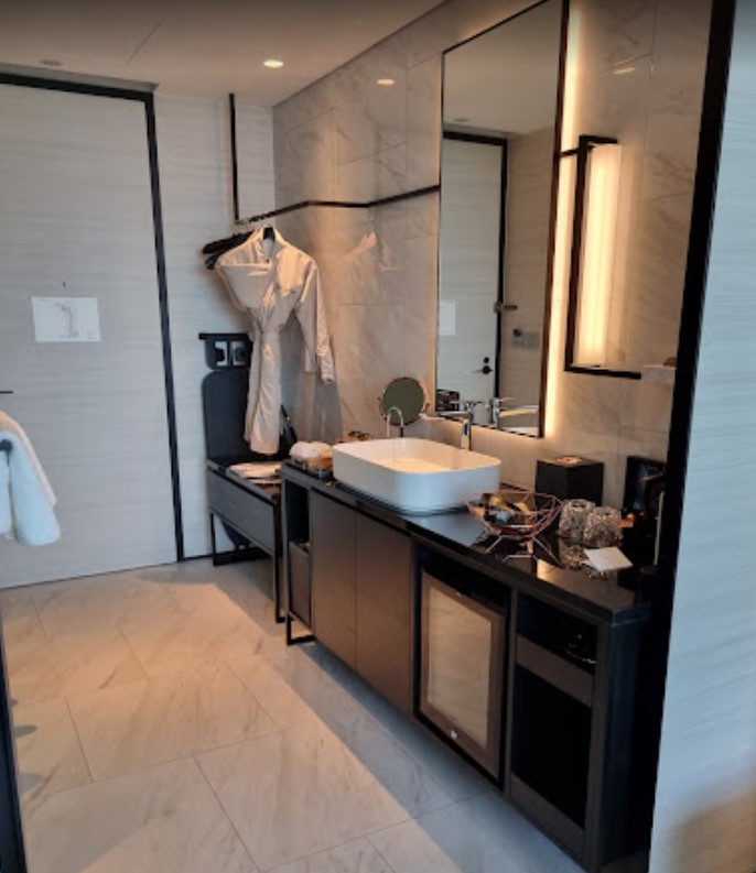 더 아웃포스트 호텔