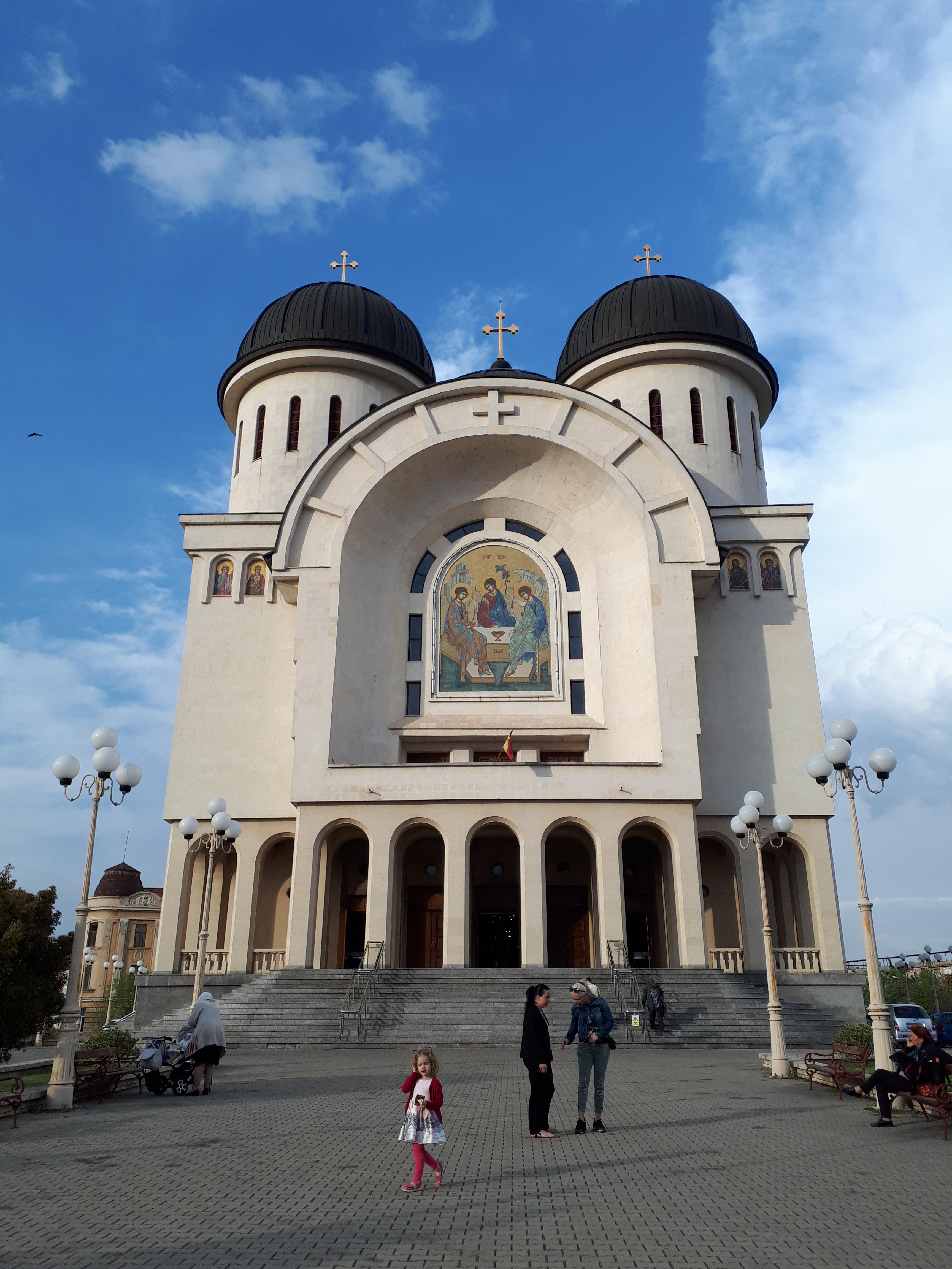 루마니아 아라드 성삼위 대성당 정면