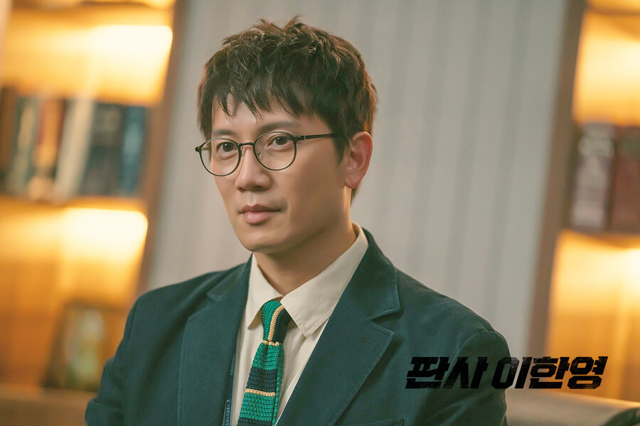 드라마 &#39;판사 이한영&#39;의 현장 포스터 2 입니다.