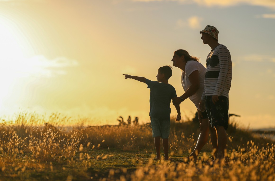 노동자의 날 공휴일을 즐기는 가족