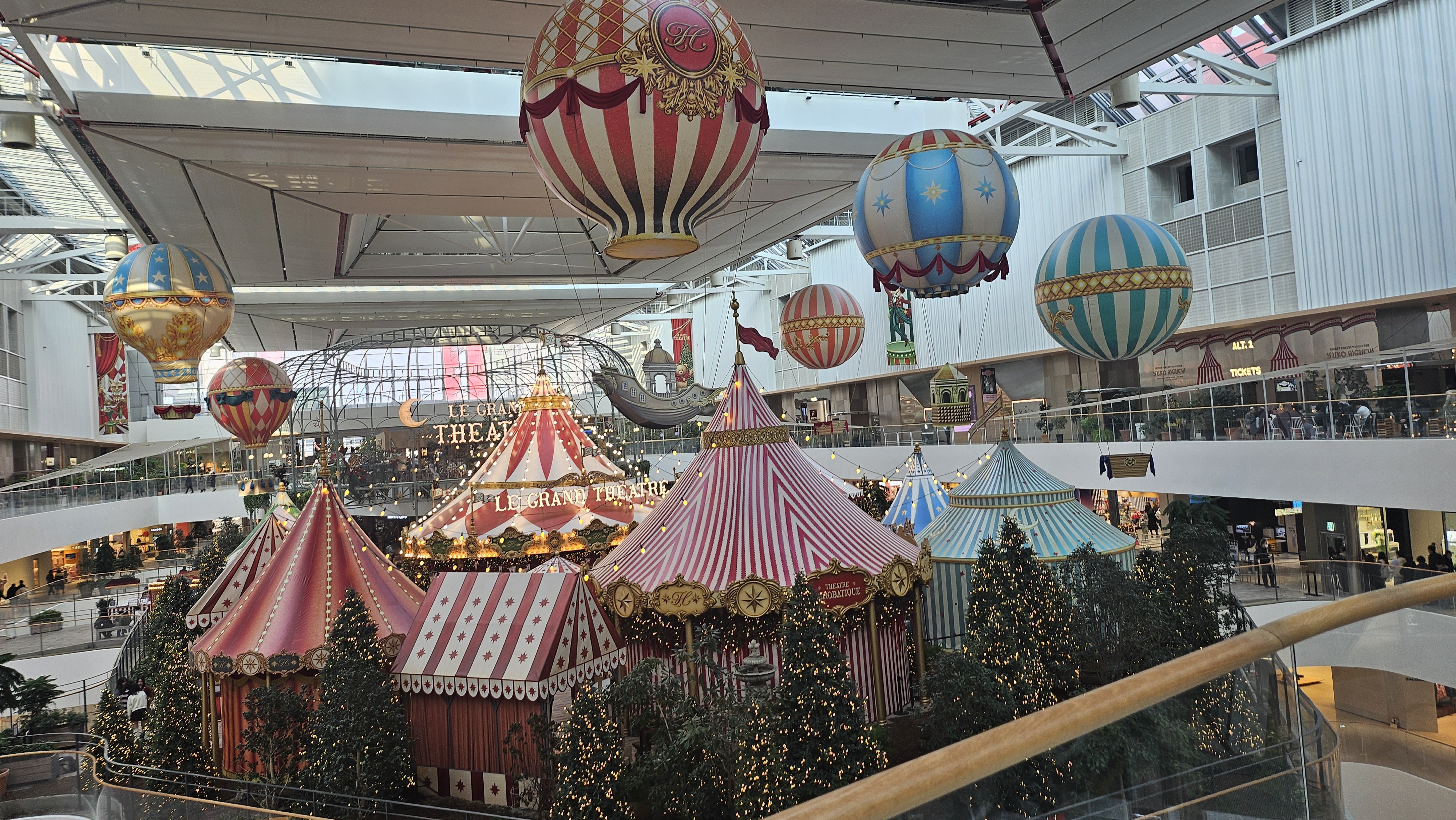 2024 더현대 서울 크리스마스 예약 : LE GRAND THEATRE