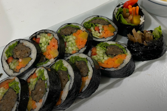 적당하게 잘린 김밥이 맛있어보인다.