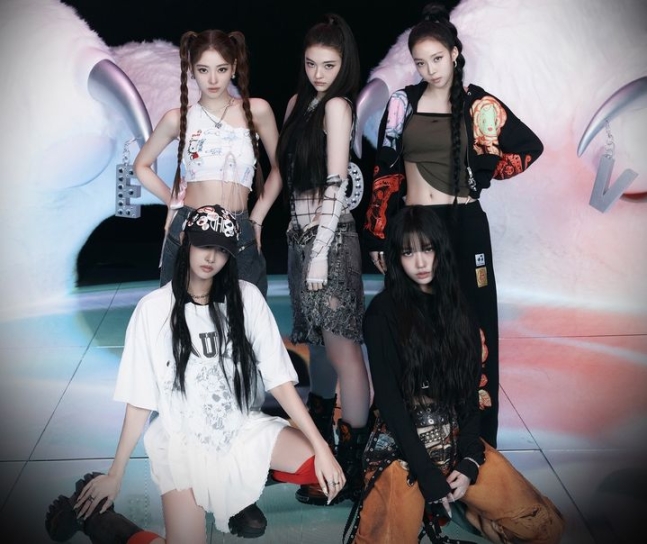 MEOVV &lsquo;HANDS UP&rsquo; MV 사진