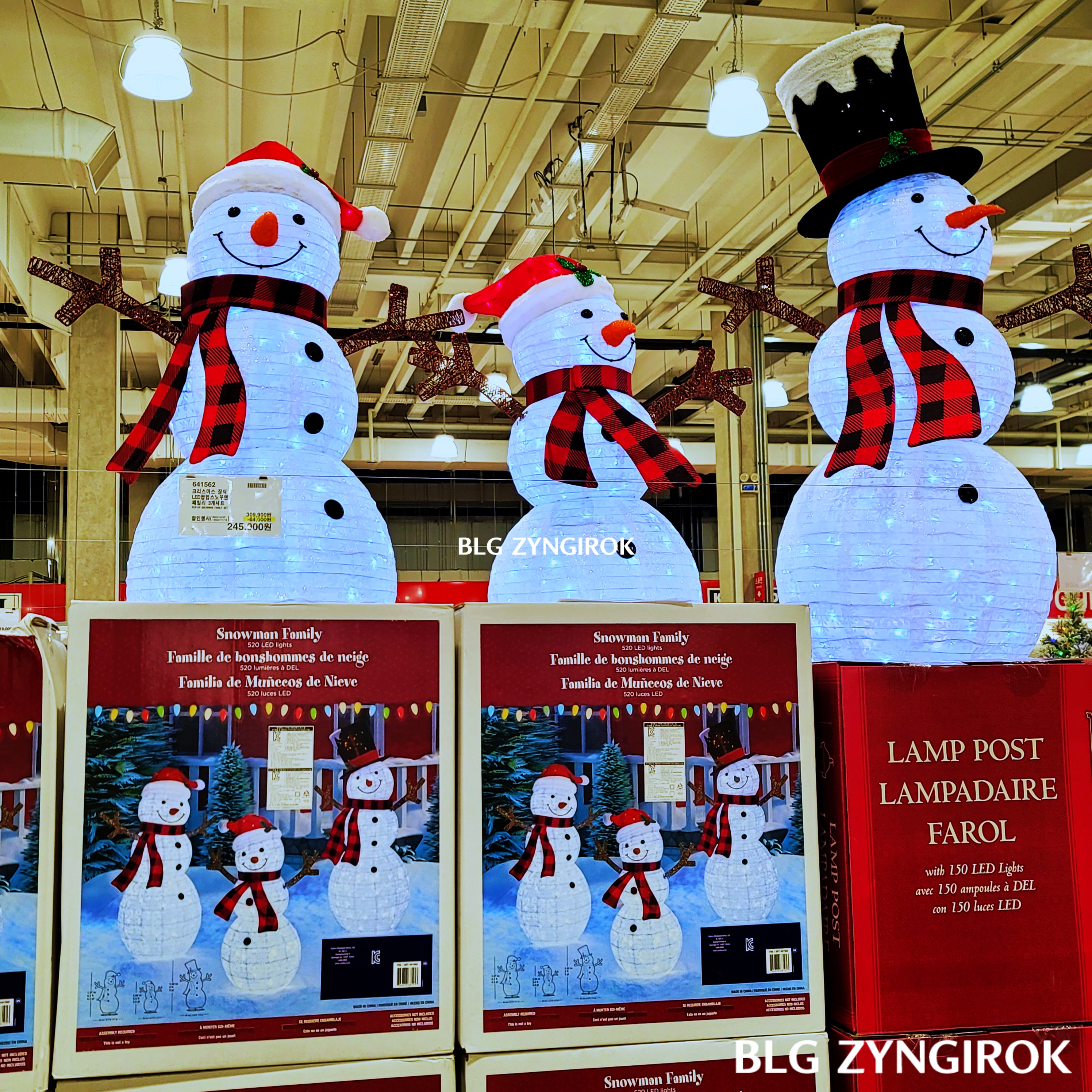 크리스마스-LED-팝업-스노우맨-패밀리모습이다.