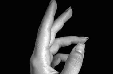 건강한 손발톱을 위한 바세린 활용법 1