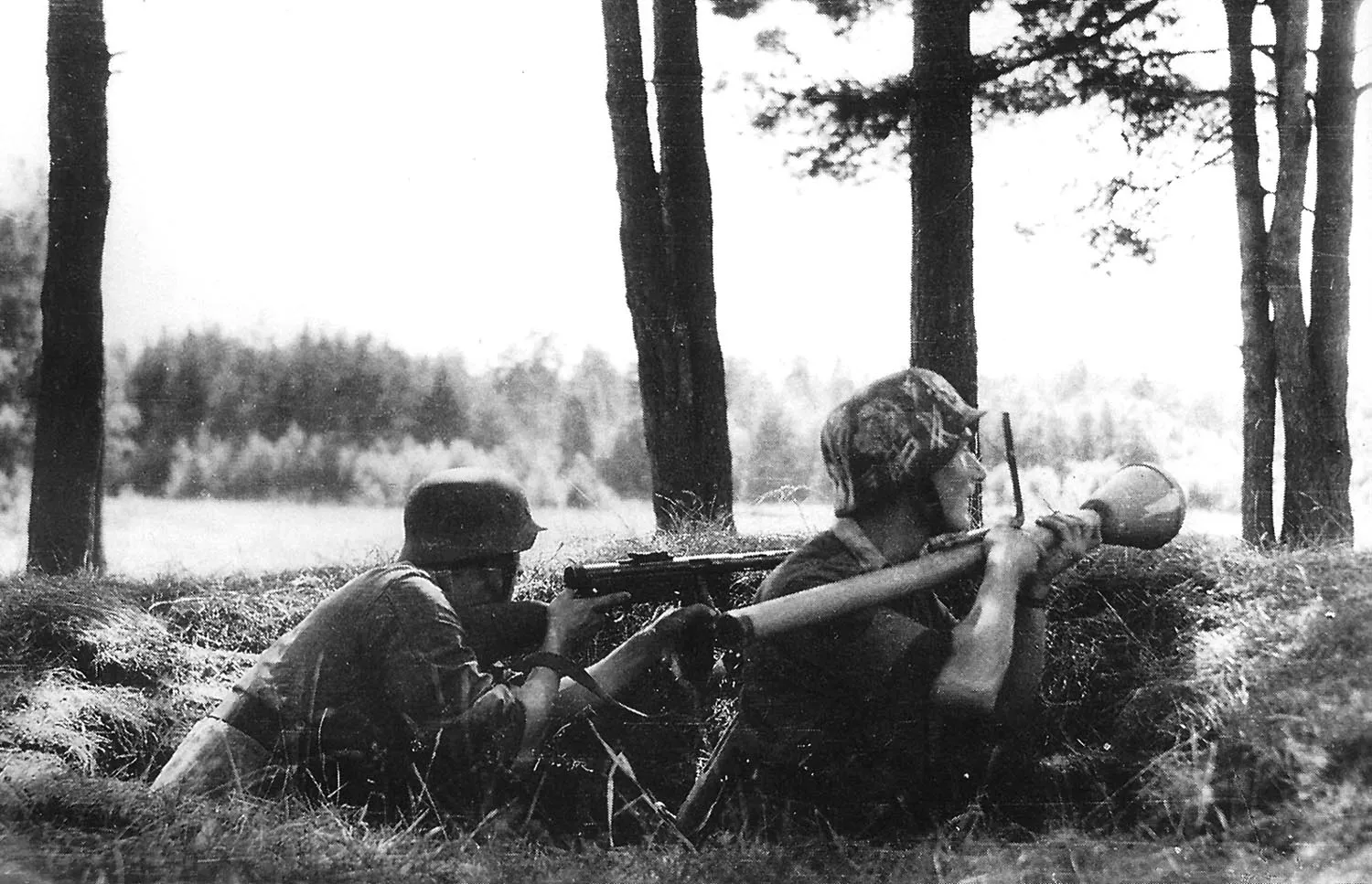 Panzerfaust(판저파우슈트)들고 있는 병사