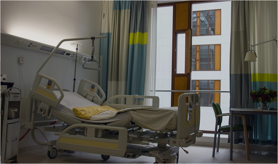 병원-침대가-있는-병실