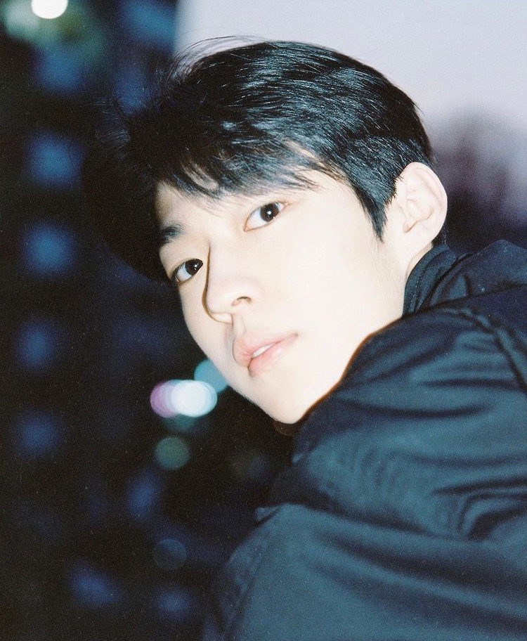 우유빛-피부-백성철