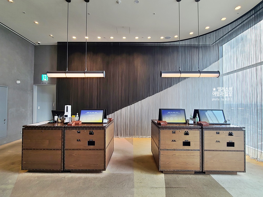 L7 홍대 바이 롯데 루프탑 수영장, 체크인, 블루 루프 라운지 & 비즈니스 센터 후기