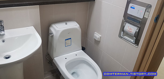 욕실 타일 줄눈 상태 점검