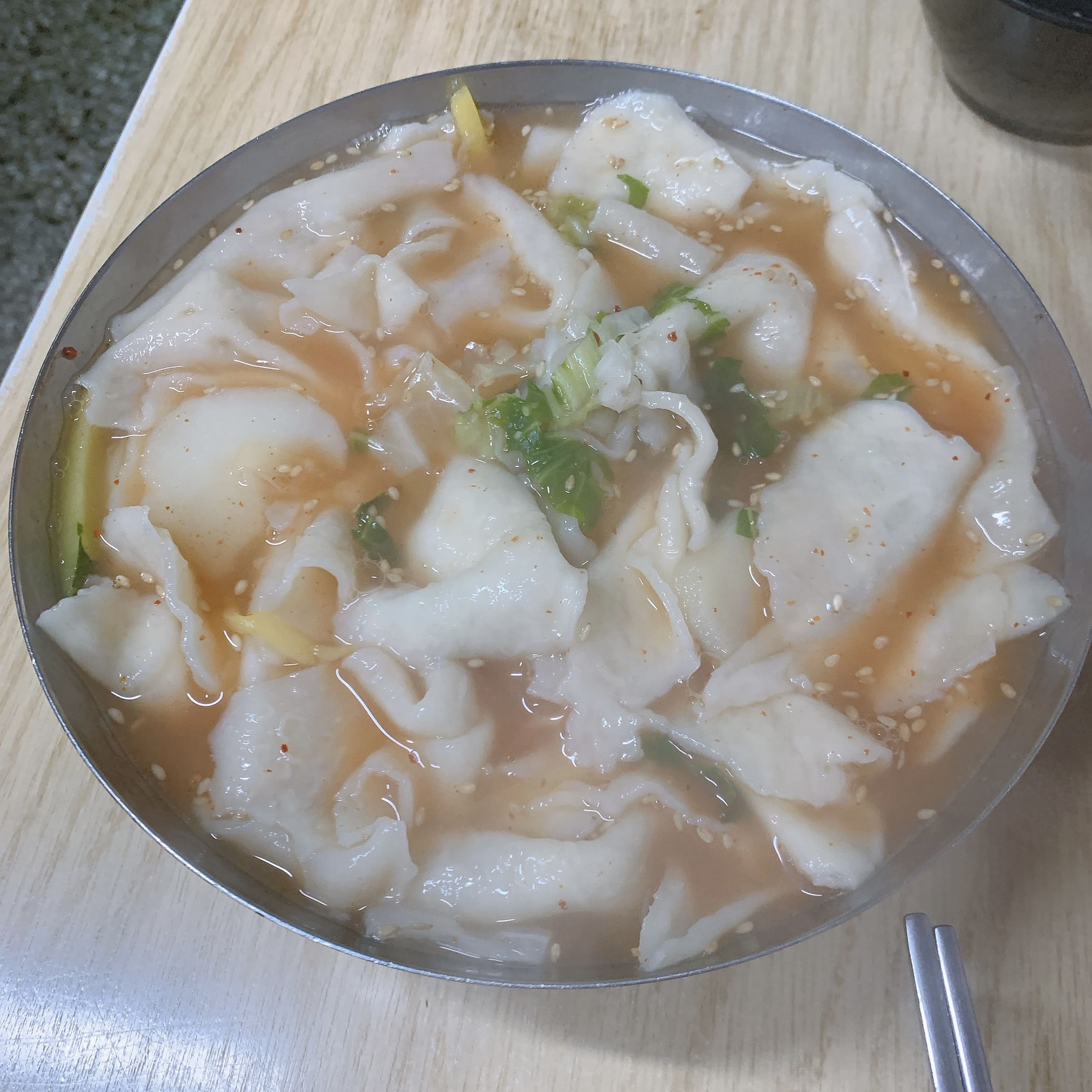 고성분식 수제비 양념장 풀어서 먹기