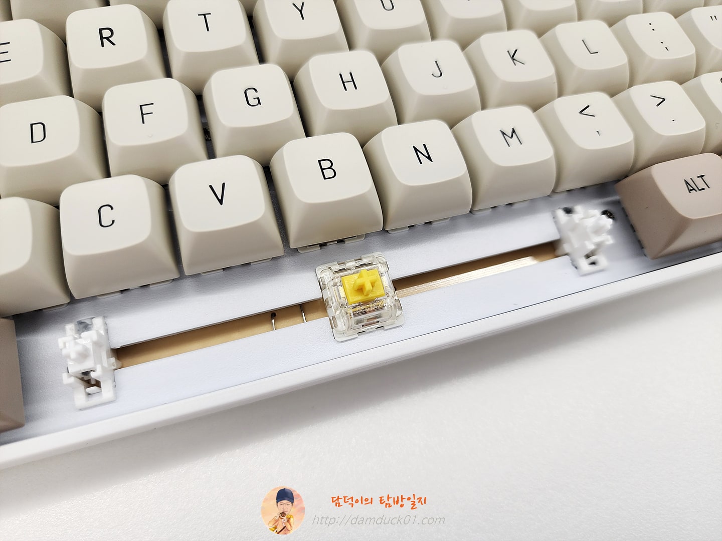 GD108-White