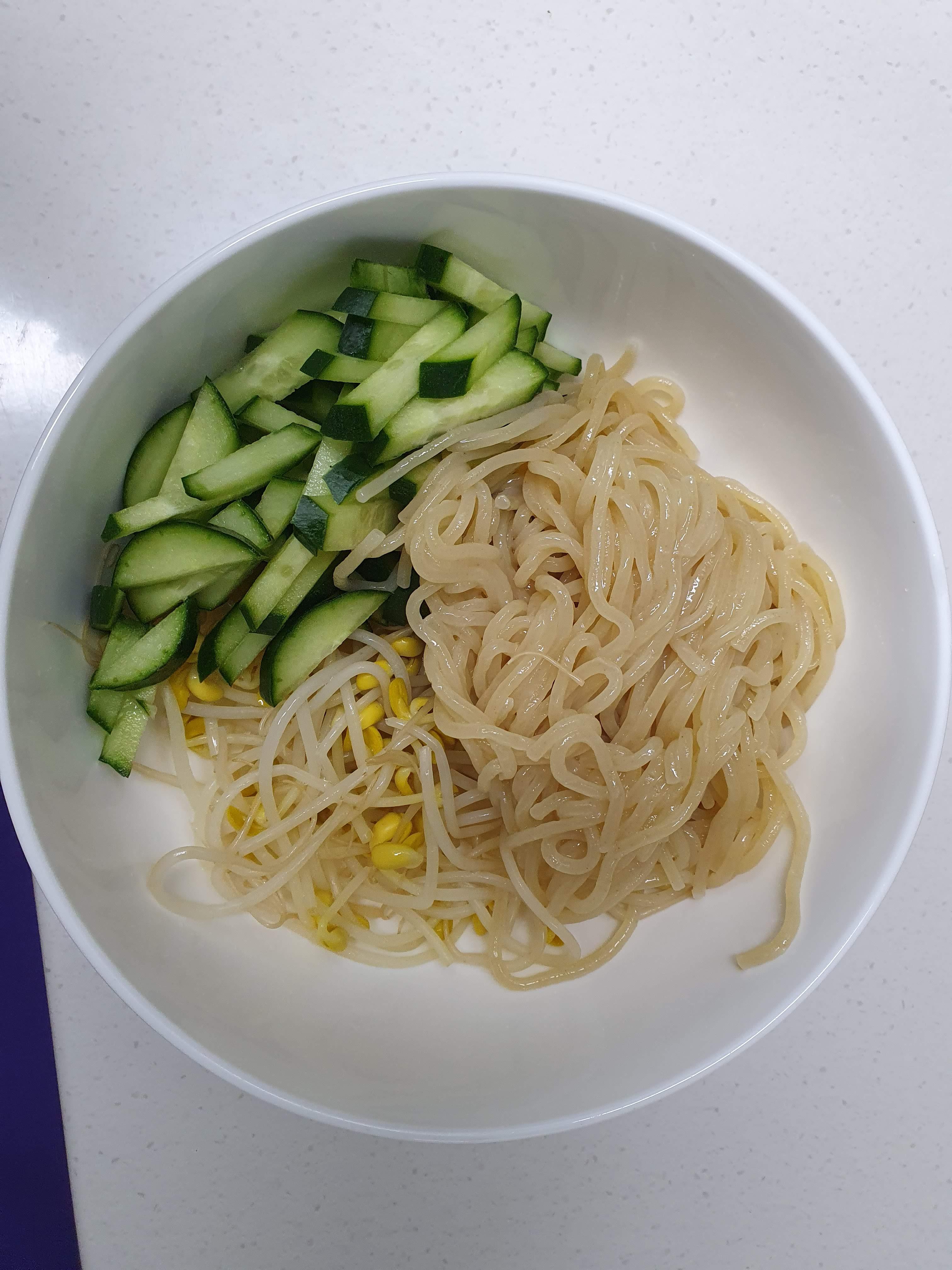 콩나물사리 쫄면