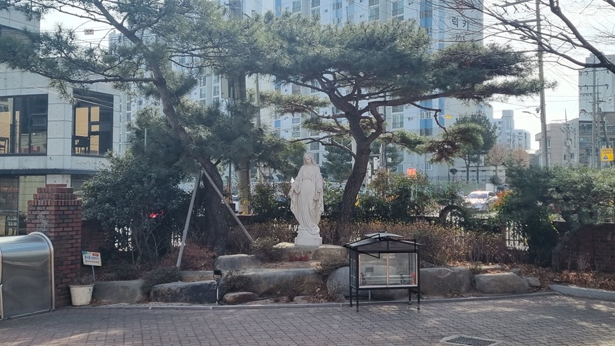 경주 황성성성당 성모동산 성모상 사진