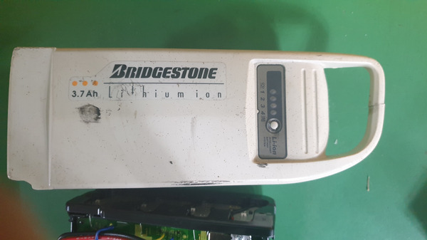 야마하 BridgeStone 리튬이온 배터리 내부