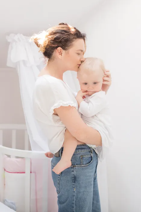<a href="https://kr.freepik.com/free-photo/beautiful-mother-kissing-her-baby-girl_7937000.htm#fromView=search&page=1&position=45&uuid=a5a19693-01a8-4581-b69f-361ce900cbc0">출처 freepik</a>