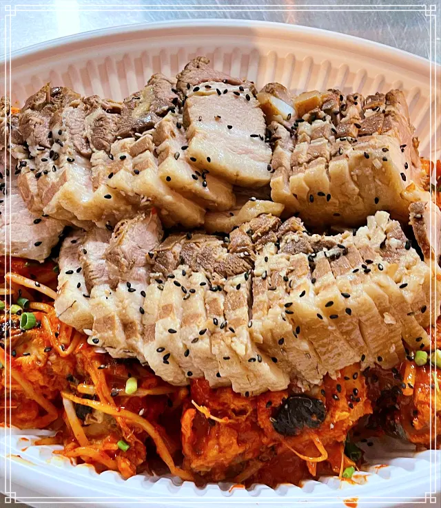 강릉 포남동 맛집 아구찜 위에 돼지고기 수육(삼겹살)이 올라간 수구찜