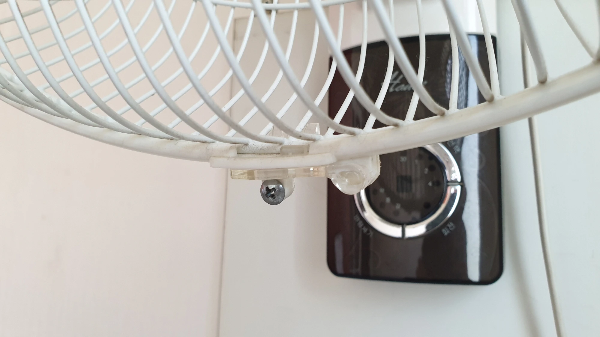 벽걸이 고정 볼트