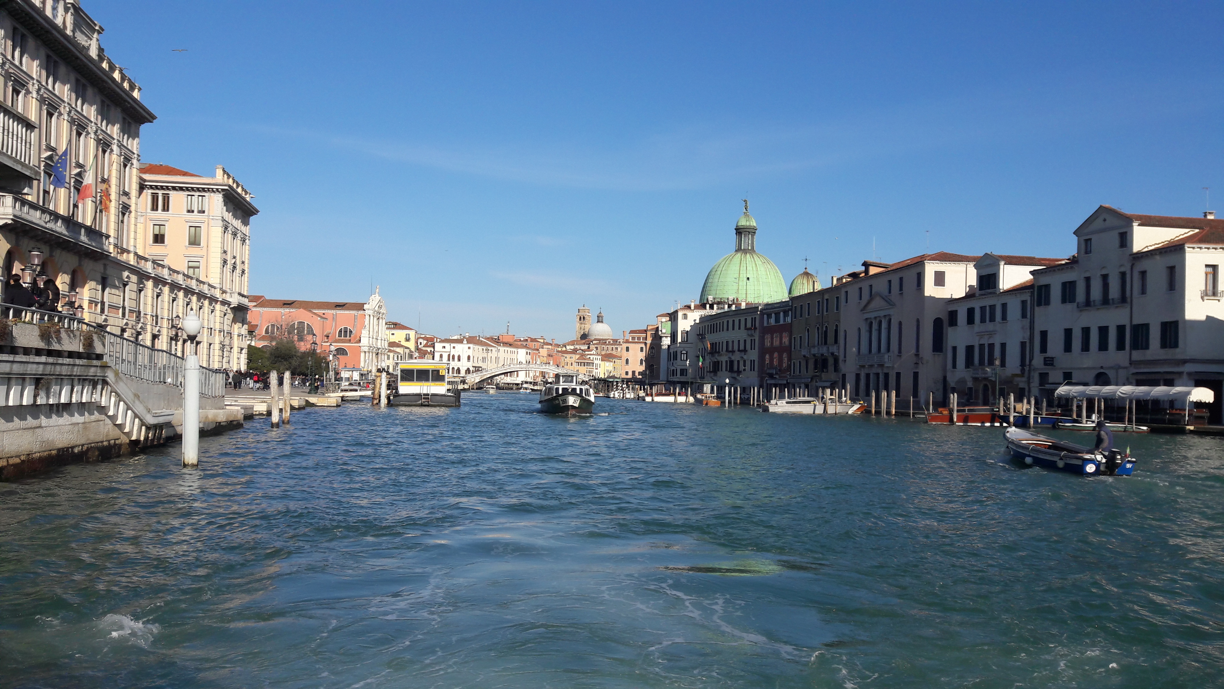 베네치아 수상버스 위에서