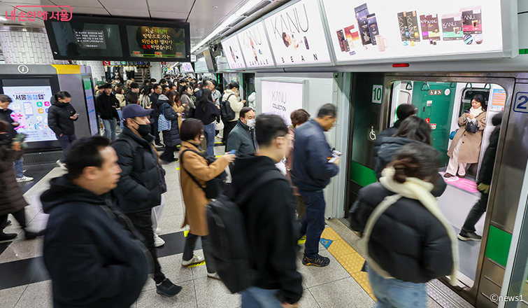 서울 지하철 이미지