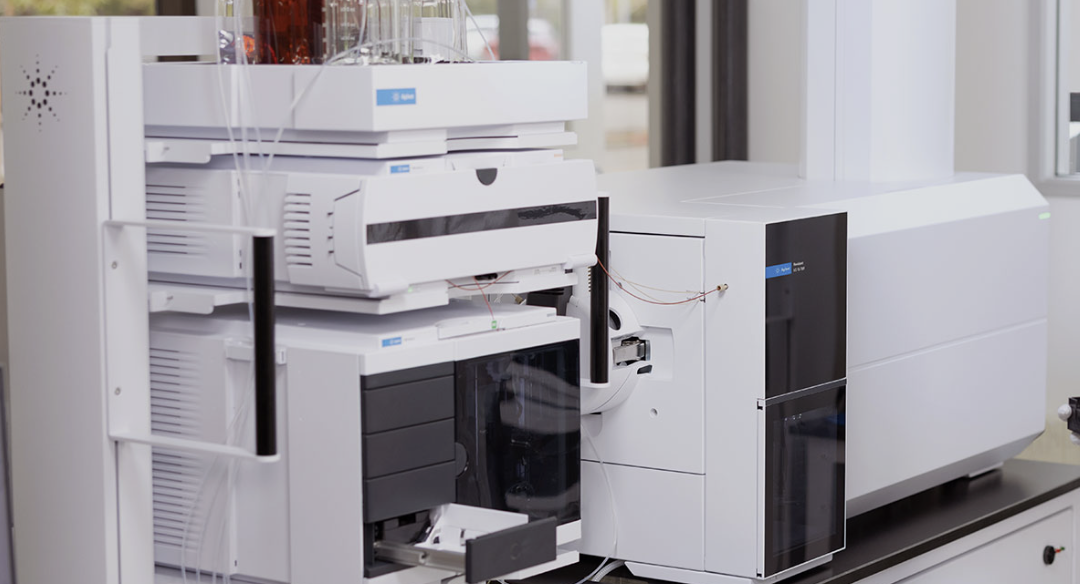 HRMS 기반 구조 동정 vs. Triple Quad 기반 정량 분석의 실무적 경계