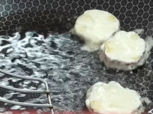 가수 이지훈 아기 안고 튀김 요리 시청자들 난리났다