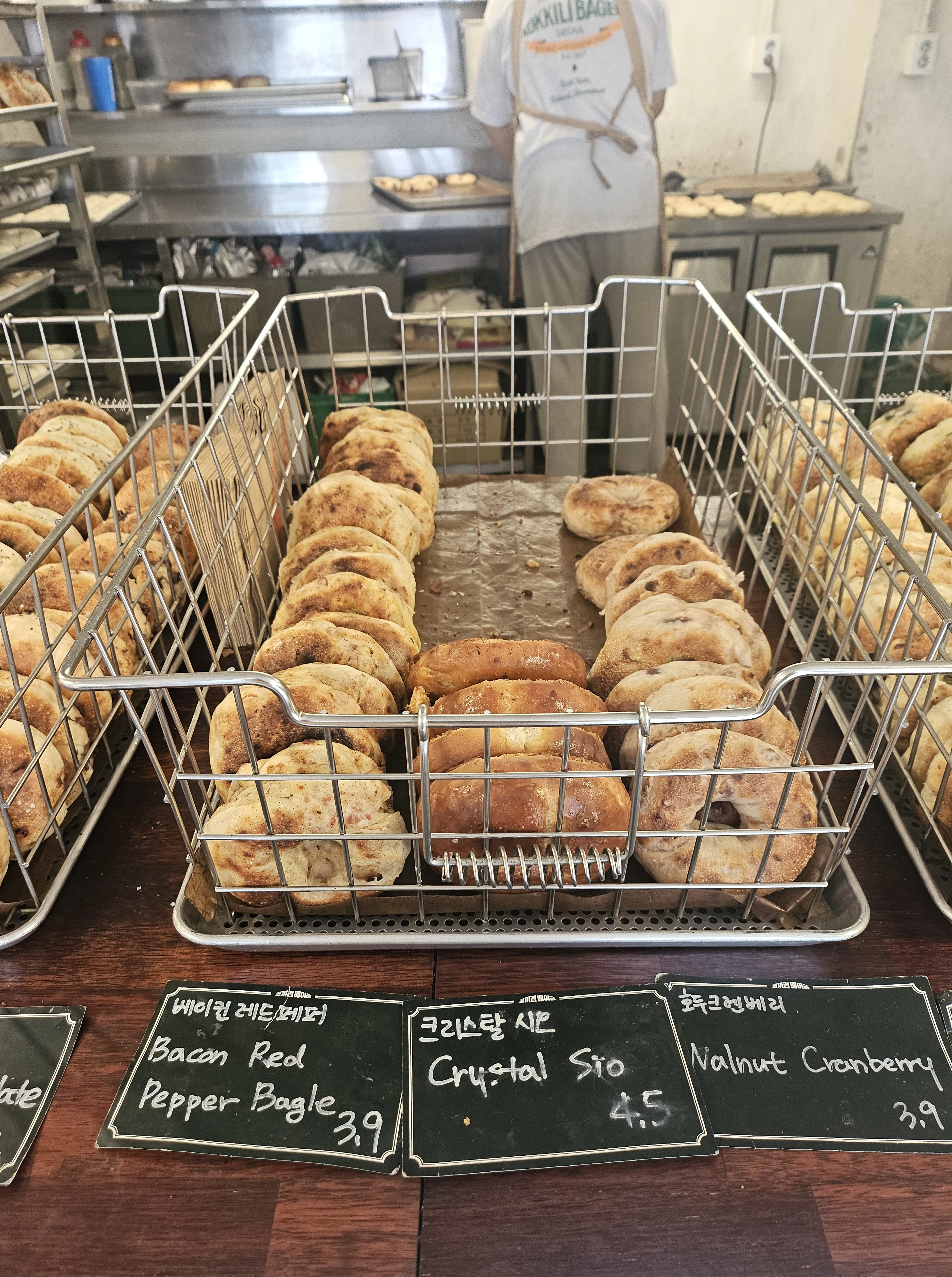 코끼리베이글-한남점-매장내부-베이컨레드페퍼베이글-크리스탈시오베이글-호두크랜베리베이글