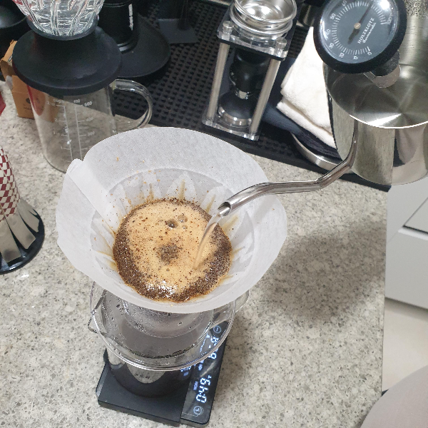 다이소 드리퍼: 추출 속도 조절 가능한 드리퍼 리뷰 및 레시피_1차 Pour