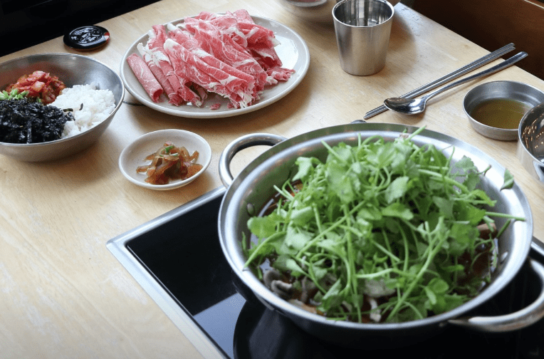 물왕리 맛집 "오월얼크니손칼국수 본점" 음식