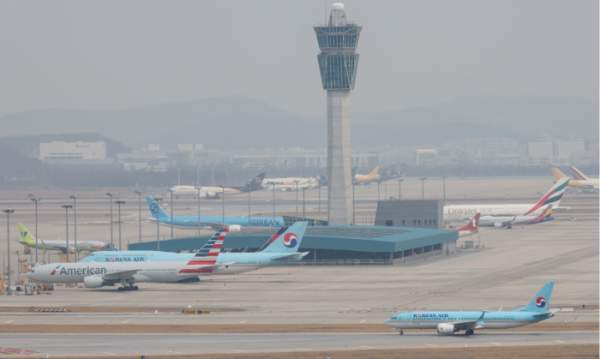 대한항공, 비상경영, 고유가, 중동전쟁, 유류할증료 인상, 아시아나항공, 진에어, 에어부산, 항공권 가격, 4월 해외여행, 항공유 폭등, 항공사 위기, 국제선 감편, 노선 축소, 우기홍 부회장, 항공업계 분석, 유가 129달러, 비용 절감, 에어서울, 티웨이항공, 항공기 운항 조정, 항공비용 분석, 항공권 예매 전쟁, 인천공항 현황, 고환율 위기