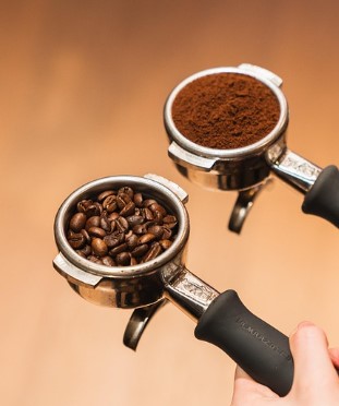 &ldquo;아이스 아메리카노가 충치 부른다고?&rdquo; 여름철 커피와 치아의 관계