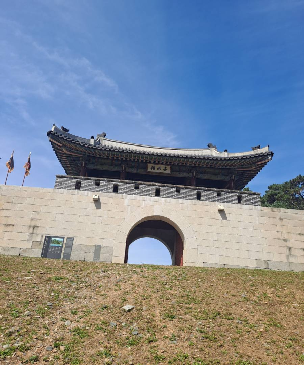 웅장한 문수산 남문