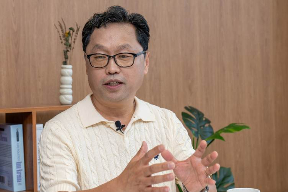 악뮤 아버지 이성근 선교사 [사진=컴패션 ]